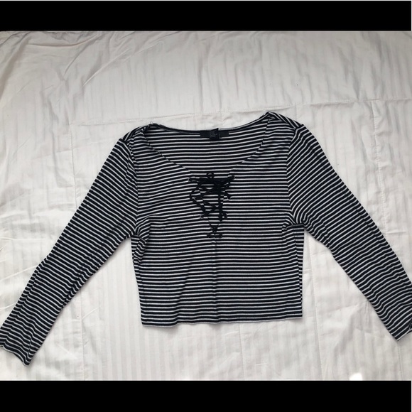 Forever 21 Black/White Striped Cropped Long Sleeve - Picture 2 of 4